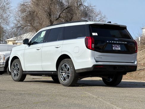 New 2026 Ford Expedition Active image 5