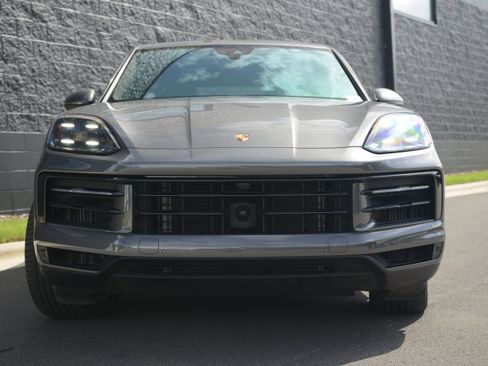 Certified 2025 Porsche Cayenne S AWD/4WD image 10