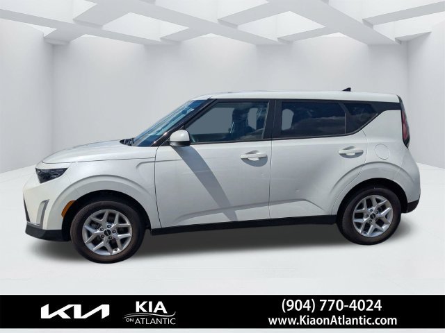 Used 2025 Kia Soul LX w/ LX Technology Package FWD image 6