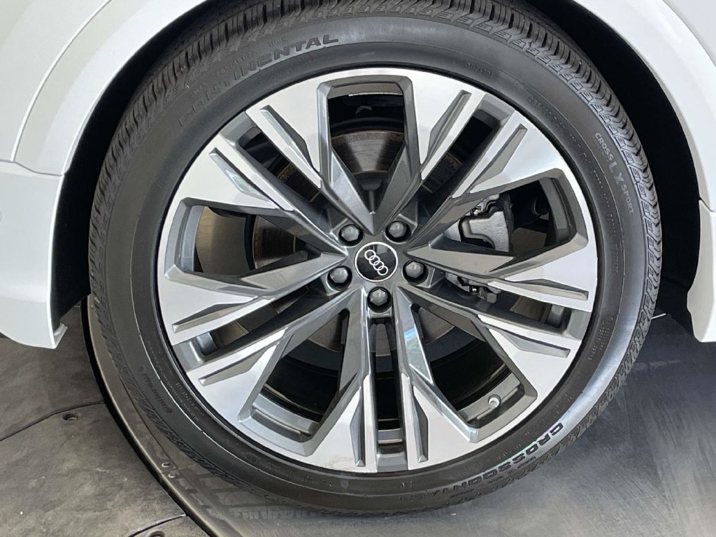 Certified 2025 Audi Q8 Prestige AWD/4WD image 13