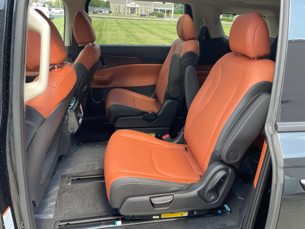New 2027 Kia Carnival SX FWD image 11