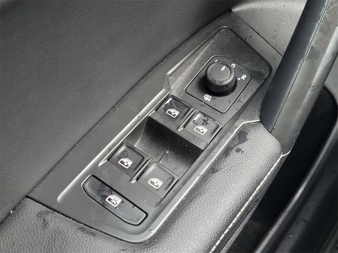 Used 2024 Volkswagen Tiguan S image 22