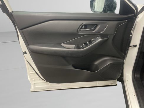 Used 2024 Nissan Rogue S image 13