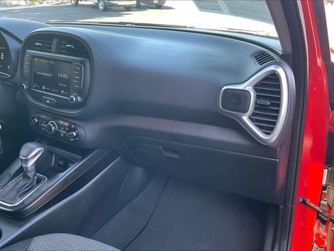 Used 2025 Kia Soul LX w/ LX Technology Package FWD image 18