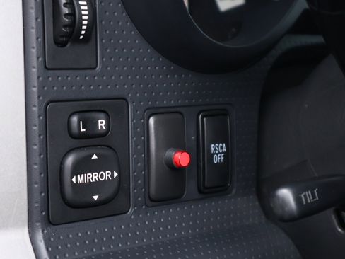 Used 2011 Toyota FJ Cruiser 4WD w/ Convenience Pkg image 11