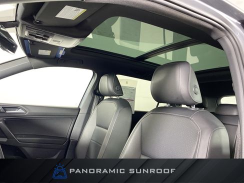 Used 2021 Volkswagen Tiguan SE R-Line AWD/4WD image 2