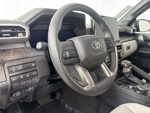 Used 2024 Toyota Tacoma Limited image 4