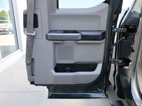 Used 2018 Ford F150 XLT w/ Equipment Group 301A Mid AWD/4WD image 32