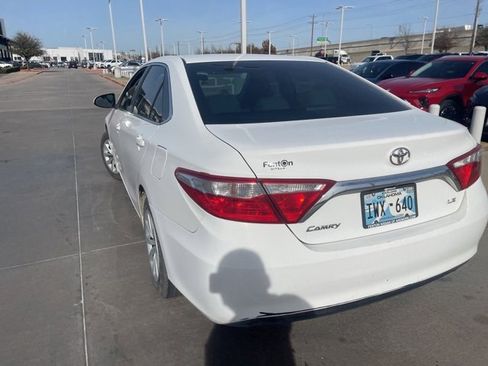 Used 2015 Toyota Camry LE image 4
