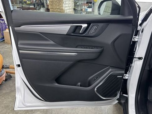 Used 2025 Buick Enclave Preferred image 11