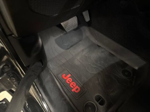 Used 2021 Jeep Gladiator Sport AWD/4WD image 23