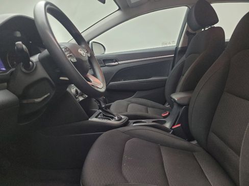 Used 2019 Hyundai Elantra SE w/ Cargo Package FWD image 17