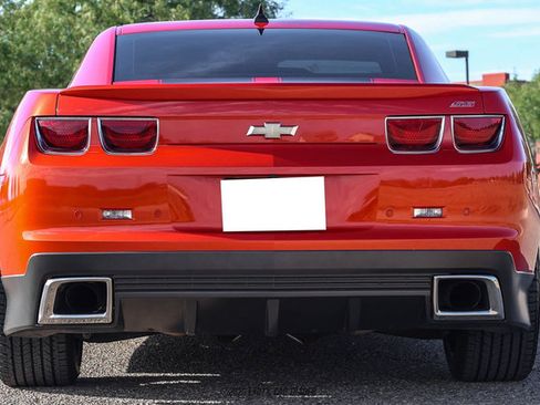 Used 2010 Chevrolet Camaro SS RWD image 7