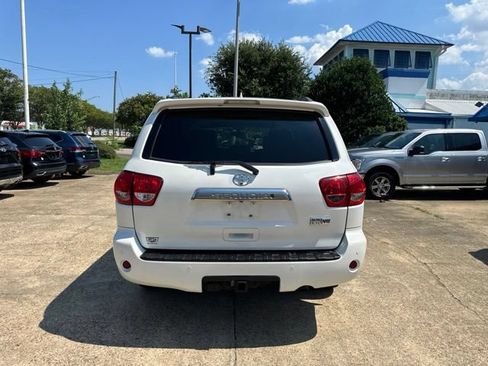 Used 2017 Toyota Sequoia Platinum RWD image 6