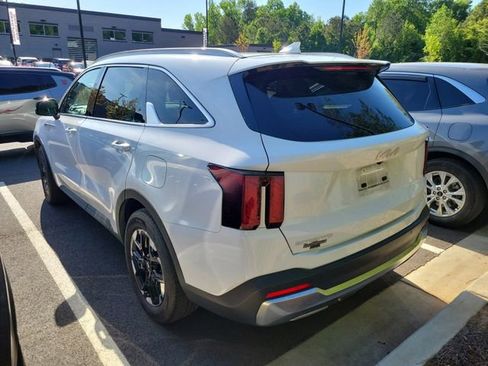Certified 2025 Kia Sorento S w/ Panoramic Sunroof Package image 6