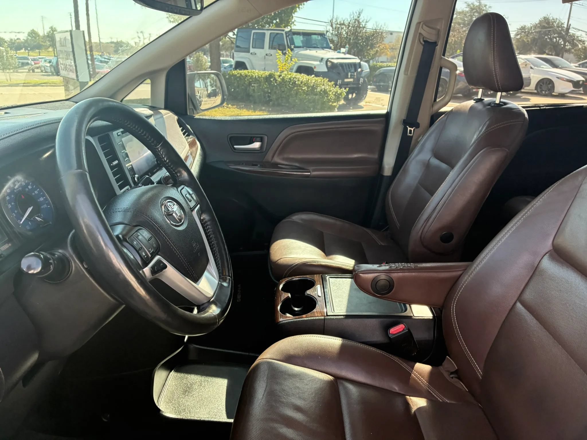 Used 2019 Toyota Sienna Limited Premium FWD image 11