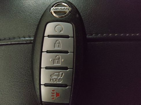 Used 2018 Nissan Rogue SV AWD/4WD image 32