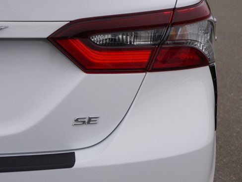 Used 2023 Toyota Camry SE image 10