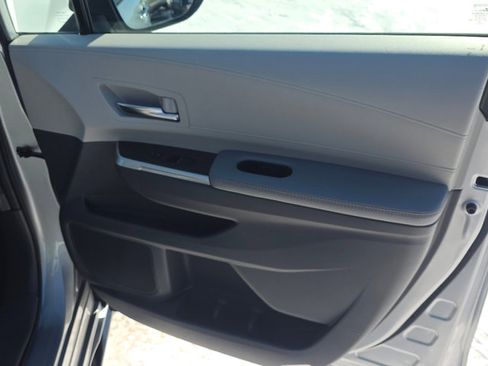 Used 2024 Toyota Sienna Limited image 19