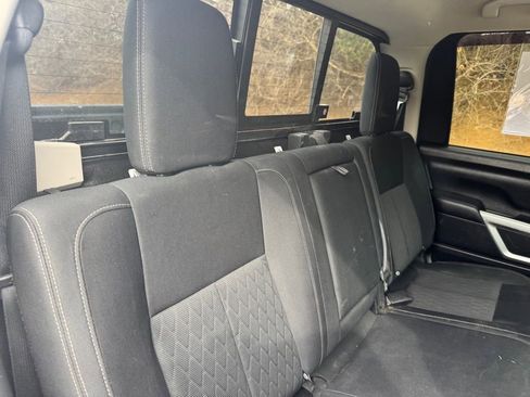 Used 2018 Nissan Titan SV w/ SV Convenience Package image 17