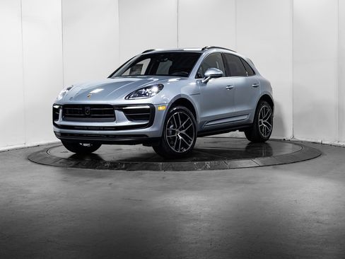 Certified 2025 Porsche Macan image 1