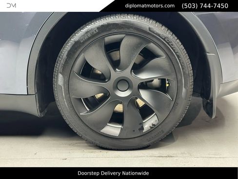 Used 2023 Tesla Model Y Long Range image 37