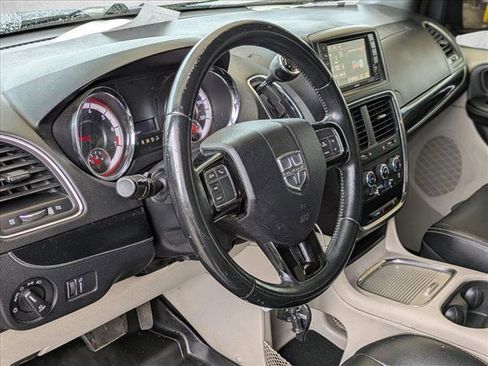 Used 2017 Dodge Grand Caravan SXT image 10