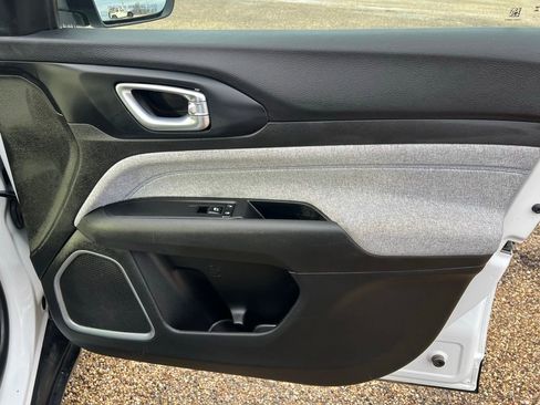 Used 2023 Jeep Compass Sport image 15