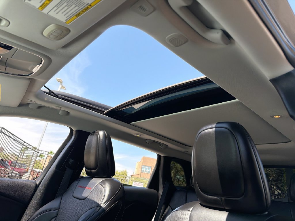 Certified 2019 Jeep Cherokee Trailhawk AWD/4WD image 17