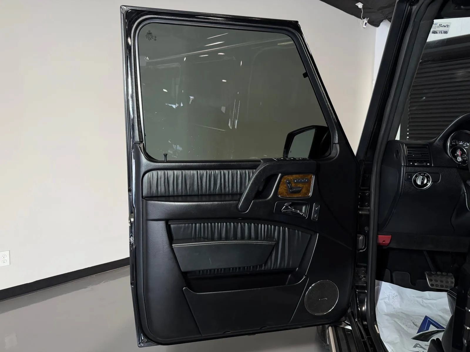 Used 2015 Mercedes-Benz G 63 AMG 4MATIC image 25