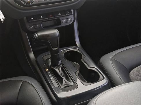 Used 2018 Chevrolet Colorado Z71 AWD/4WD image 17