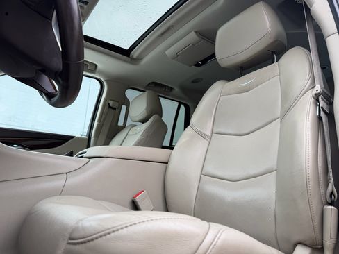 Used 2016 Cadillac Escalade Luxury image 13