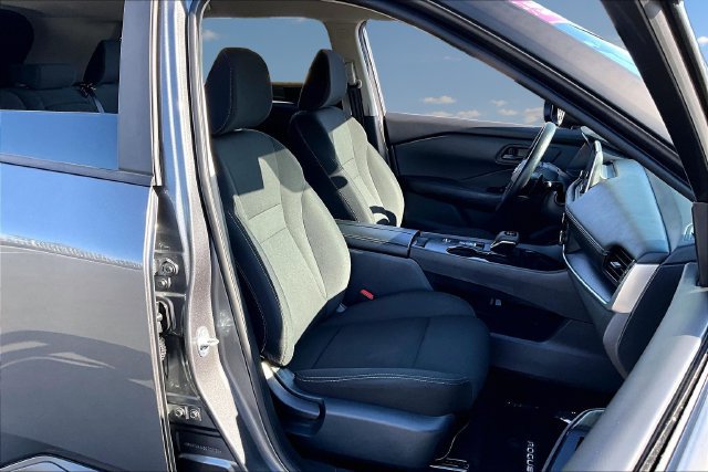 Used 2025 Nissan Rogue S FWD image 27