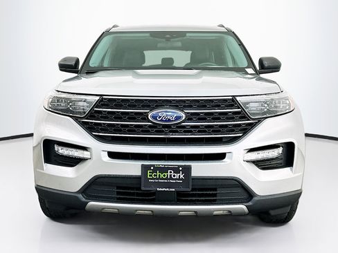 Used 2023 Ford Explorer XLT w/ Equipment Group 202A image 2
