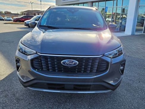 Used 2023 Ford Escape Platinum image 2