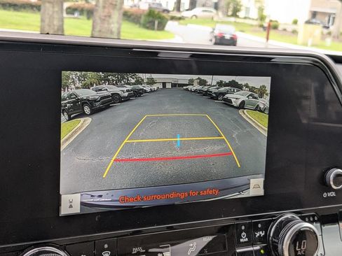 Used 2023 Toyota Highlander Limited FWD image 22