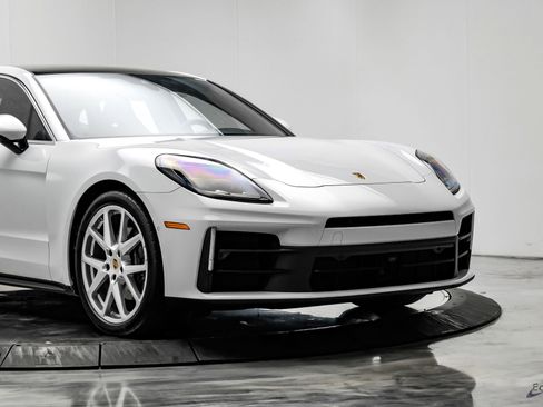 Used 2025 Porsche Panamera w/ Premium Package image 24