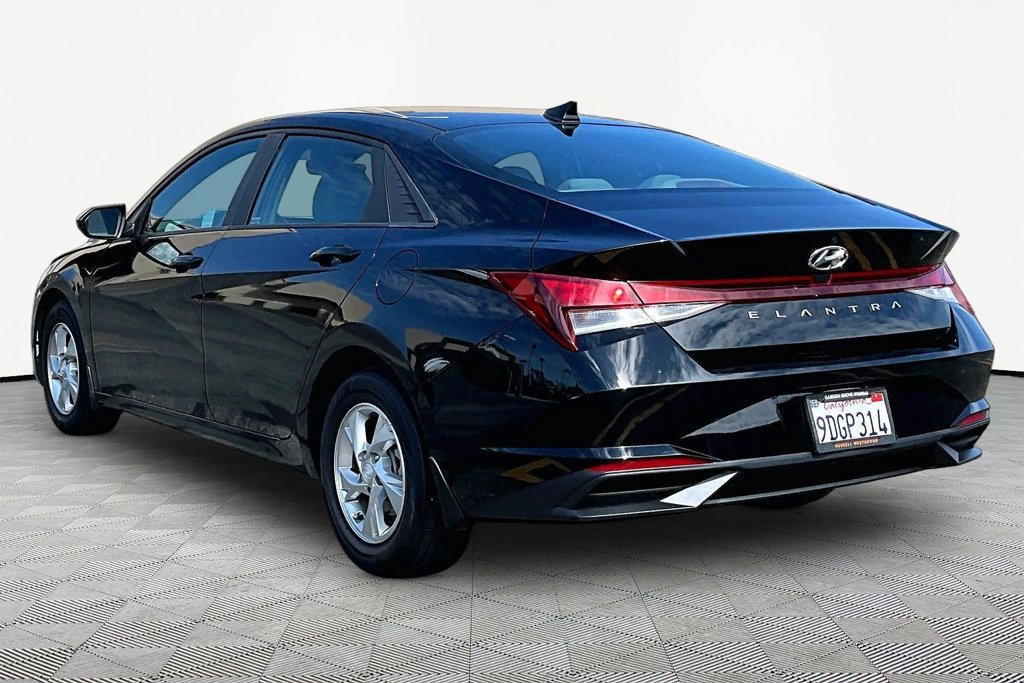 Certified 2023 Hyundai Elantra SE FWD image 6