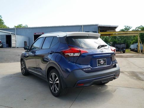 Used 2019 Nissan Kicks SR w/ SR Premium Package FWD image 4