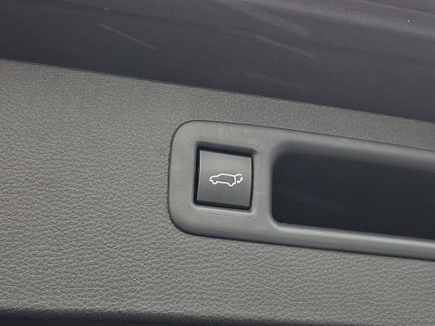 Used 2025 Toyota Highlander XLE image 33