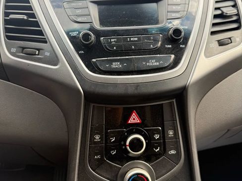 Used 2015 Hyundai Elantra SE image 8