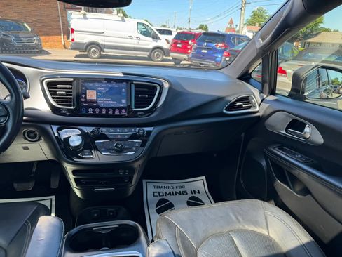 Used 2020 Chrysler Pacifica Touring-L Plus w/ Advanced Safetytec Group FWD image 57