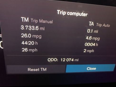 Used 2025 Volvo XC40 B5 Plus image 11