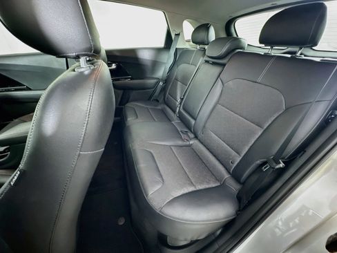Used 2018 Kia Niro EX FWD image 26
