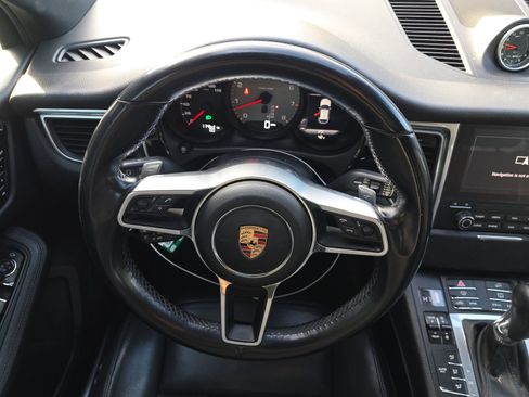 Used 2018 Porsche Macan S image 14