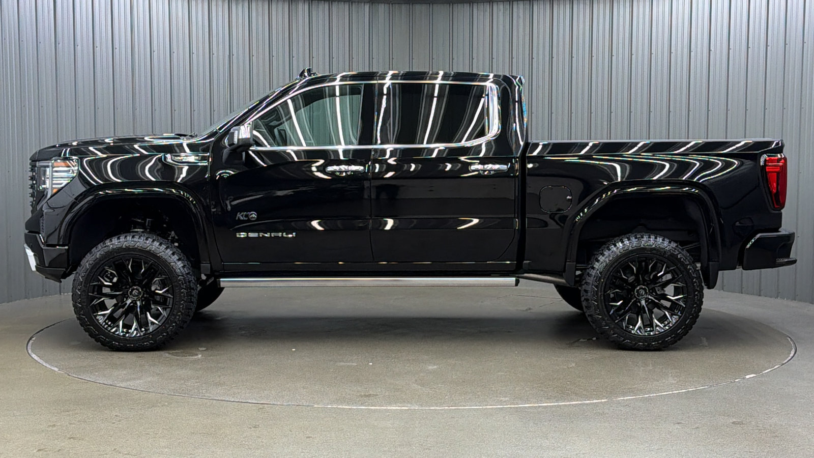 Used 2026 GMC Sierra 1500 Denali Ultimate AWD/4WD image 2