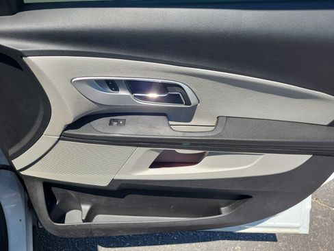 Used 2017 Chevrolet Equinox LS FWD image 31