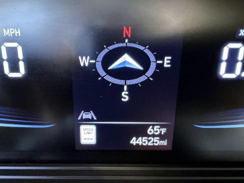 Used 2023 Hyundai Venue Limited w/ Cargo Package FWD image 30