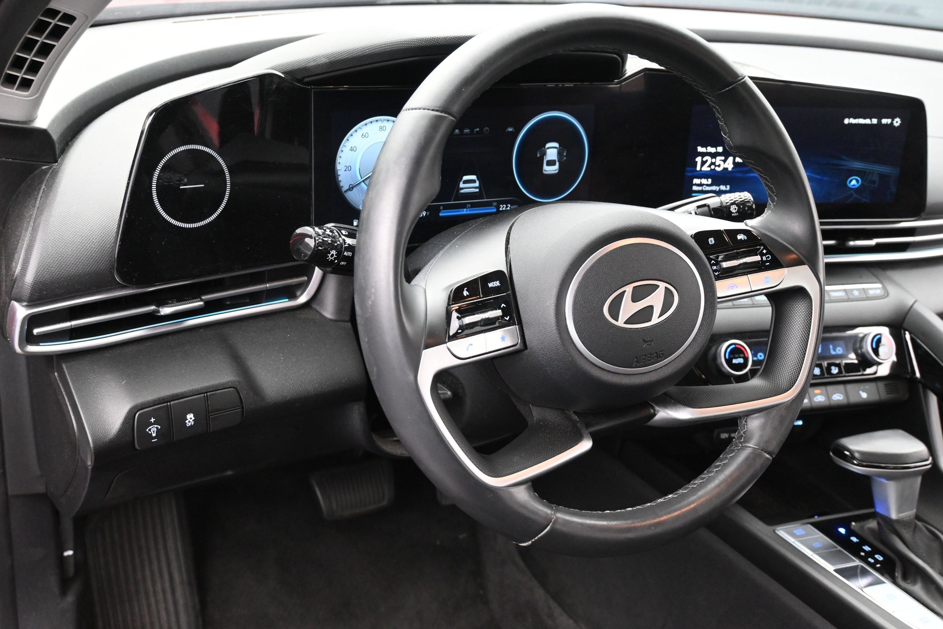 Used 2024 Hyundai Elantra SEL w/ Convenience Package FWD image 13