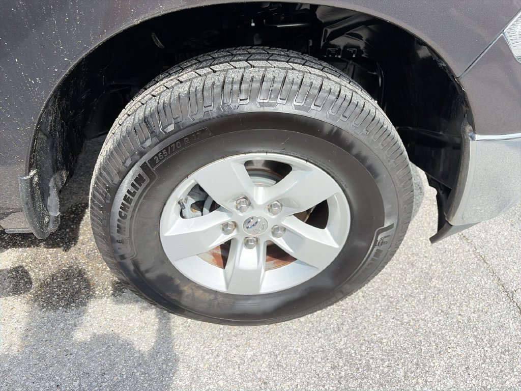 Used 2019 RAM 1500 Classic SLT AWD/4WD image 32